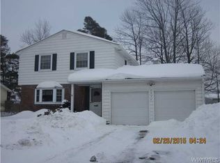 5559 Juno Dr, Lake View, NY 14085