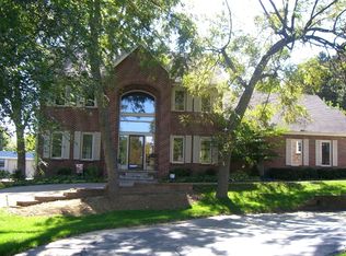 9435 Sharmrock, Omaha, NE 68114