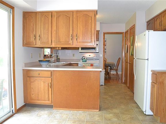 4th image of 5750 West Ave