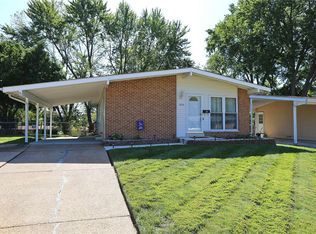 1030 Saint Anthony Ln, Florissant, MO 63033