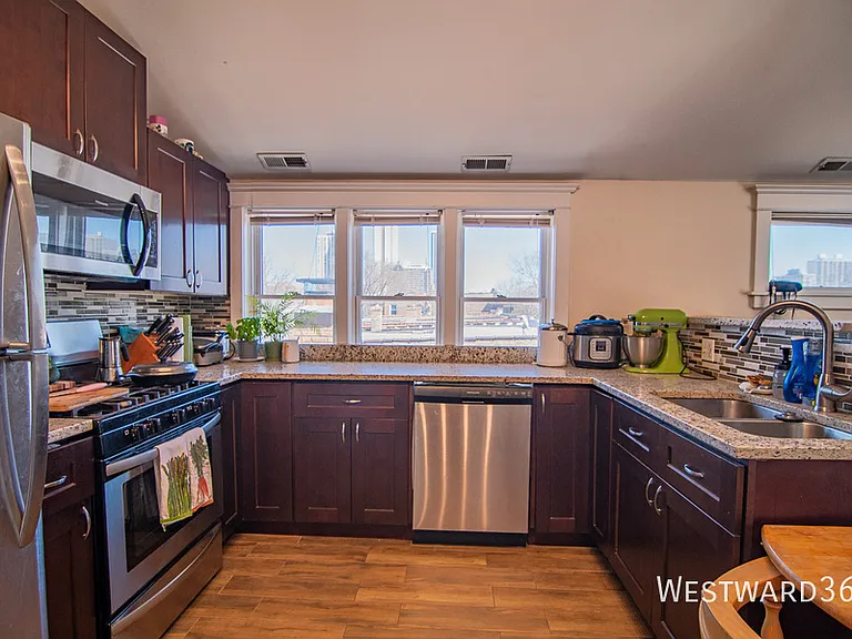 1252 W Elmdale Ave #3 — Photo 3