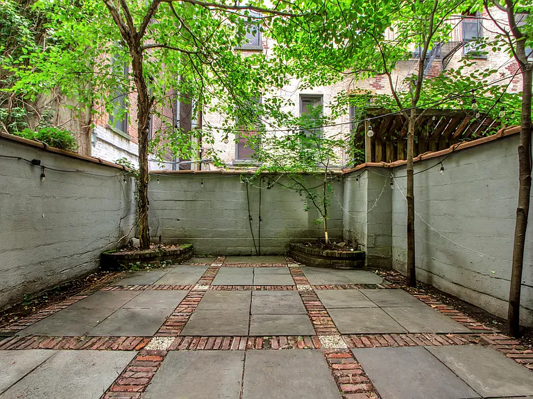 224 E 18th St #GARDEN — Photo 13