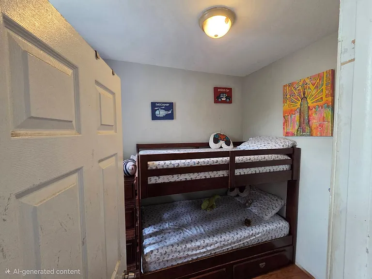 241 Griffith St — Photo 12