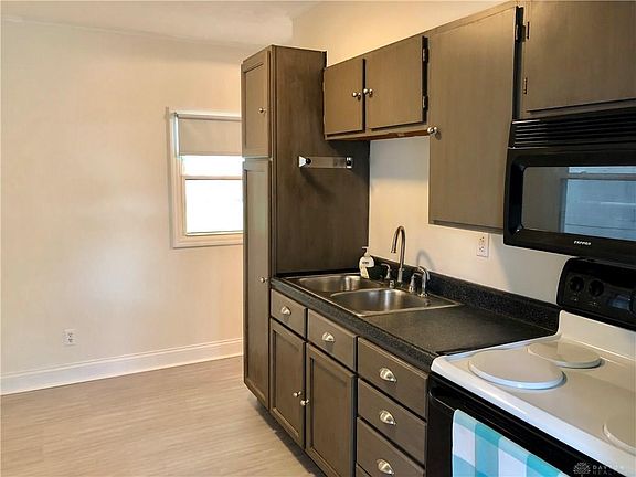 4th image of 411 S 8th St
