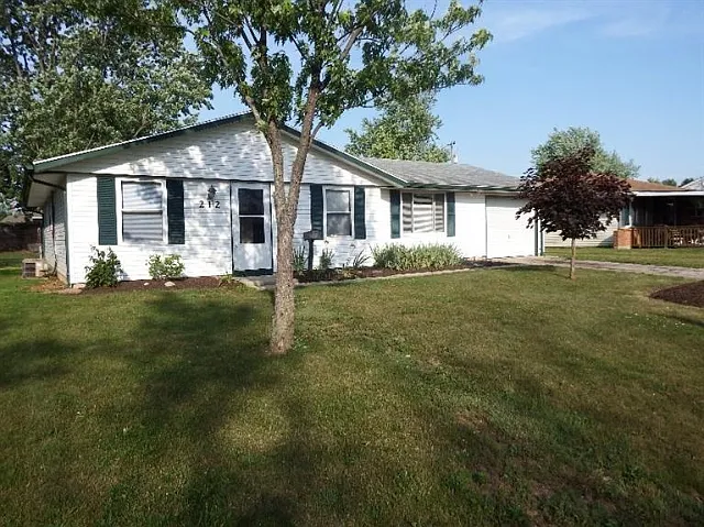 212 Slayton St photo 1