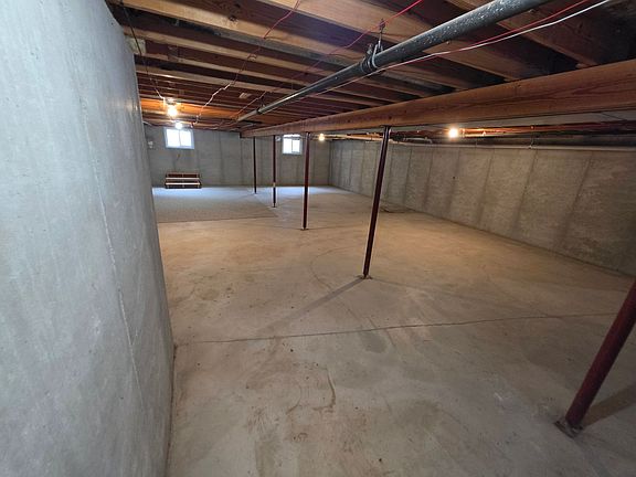 3rd image of 1125 Latigo Ln