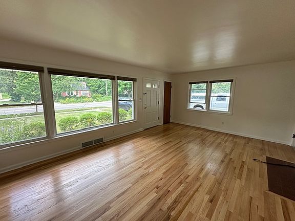 5th image of 708 Barton Dr