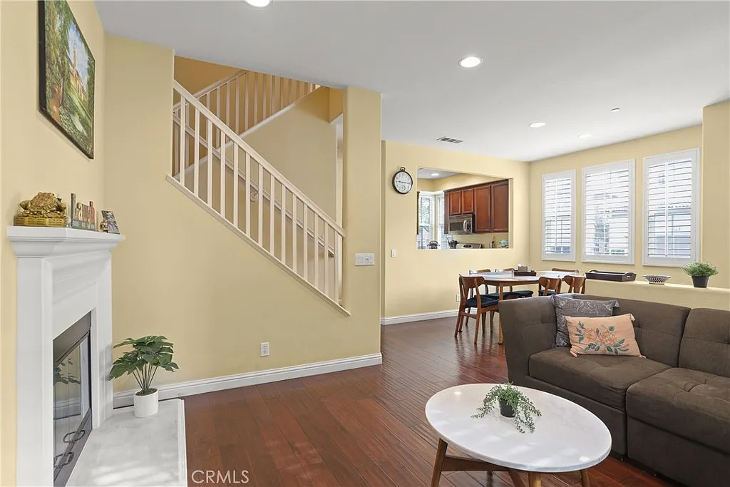 3 bed, 2.5 bath, 1491 sqft, $4,500 — Photo 4