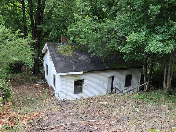 2nd image of 213 Railroad Ave