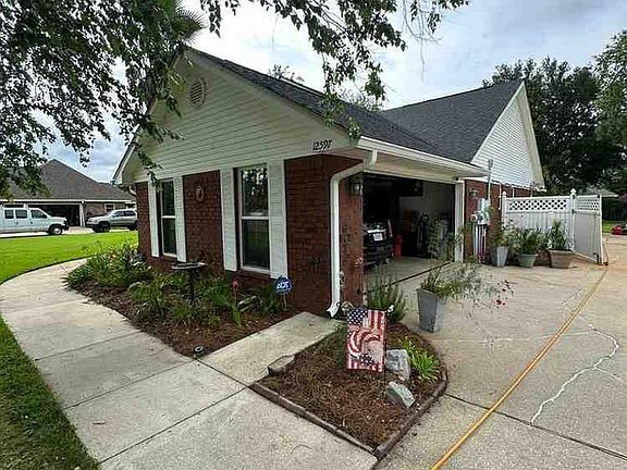 3rd image of 12597 Briarwood Dr
