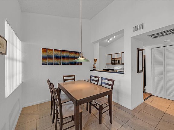 4th image of 2811 N Oakland Forest Drive #202