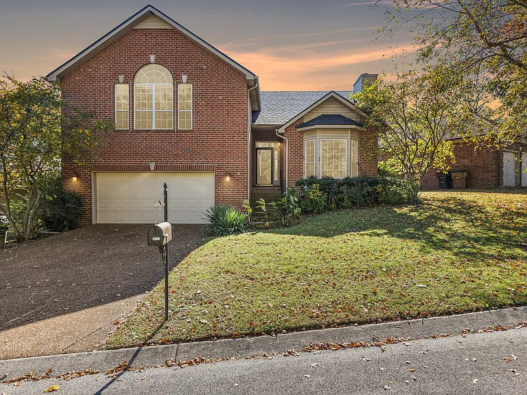 4933 Alexis Dr — Photo 1