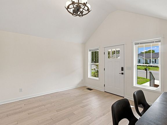 3rd image of 403 Fleming St #B