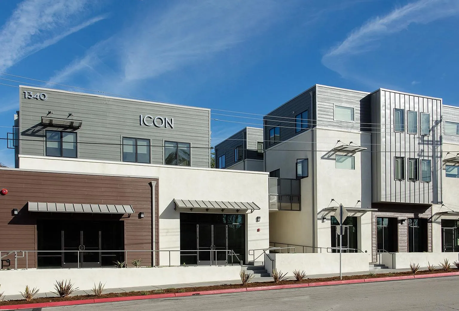 Icon Slo — Photo 1