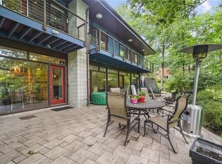 39 Country Club Dr, Larchmont, NY 10538