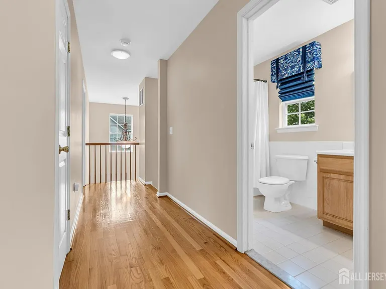8 Edith Dr — Photo 37