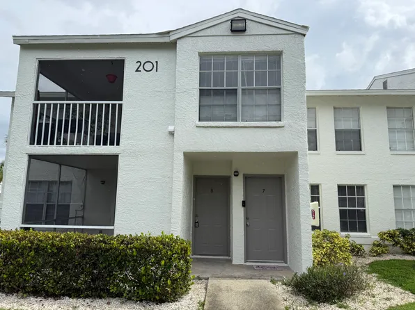 201 Santa Clara Dr APT 8, Naples, FL 34104