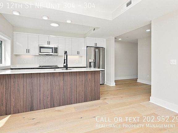 4th image of 919 12th St NE Unit 304
