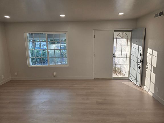 4th image of 10281 Westonhill Dr