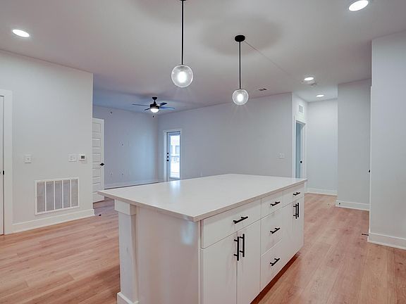 5th image of 3101 Govalle Ave #113