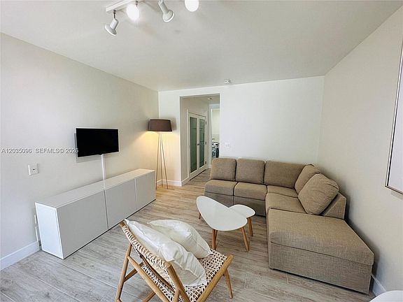 4th image of 745 13th St APT 6