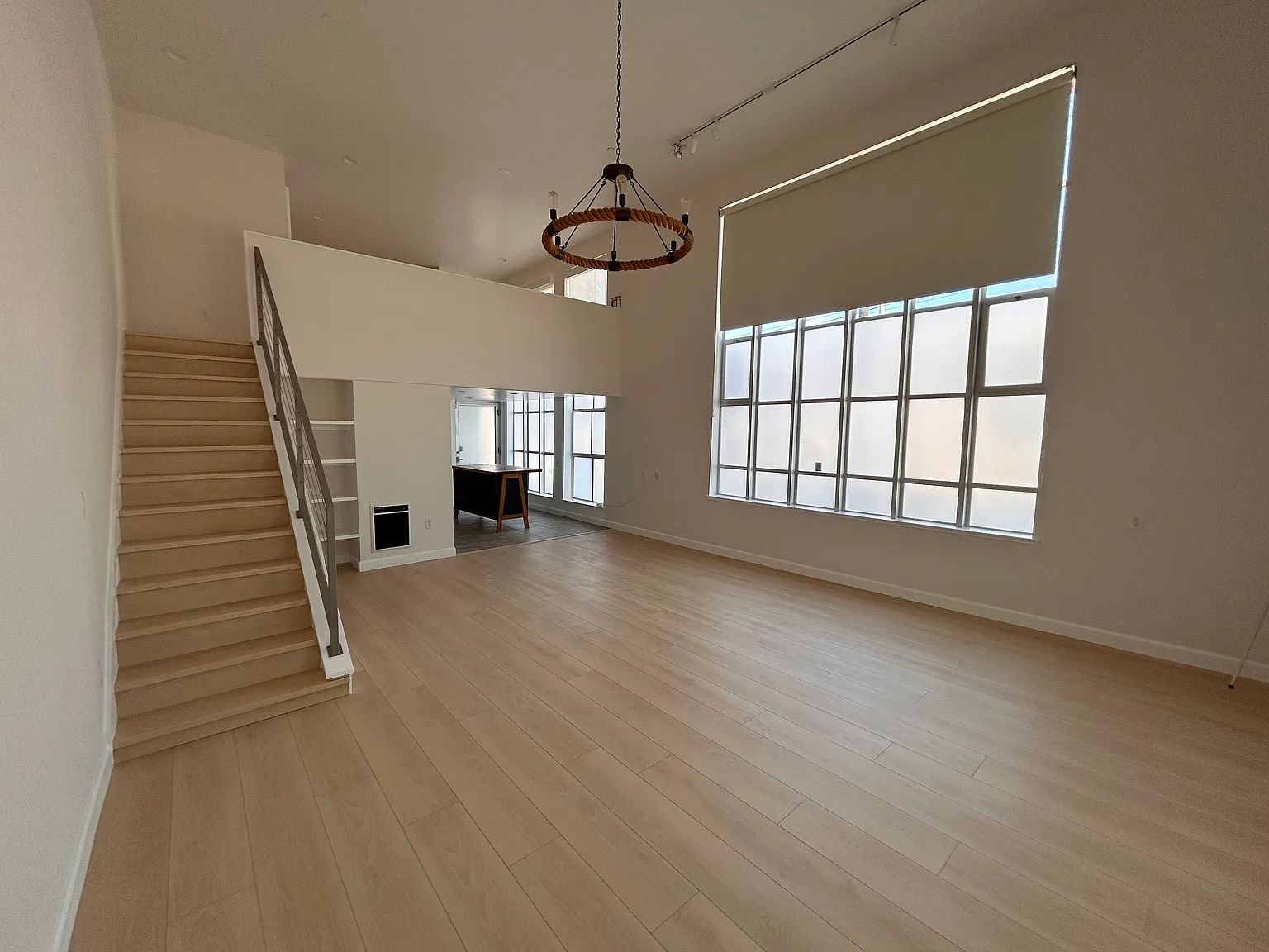 1 bed, 1042 sqft, $5,200 — Photo 1