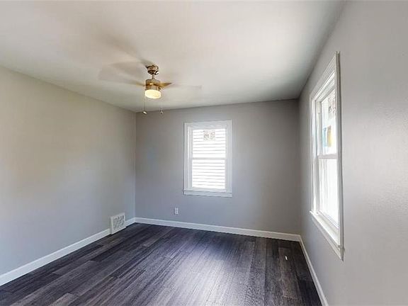 3rd image of 676 Emerson Dr