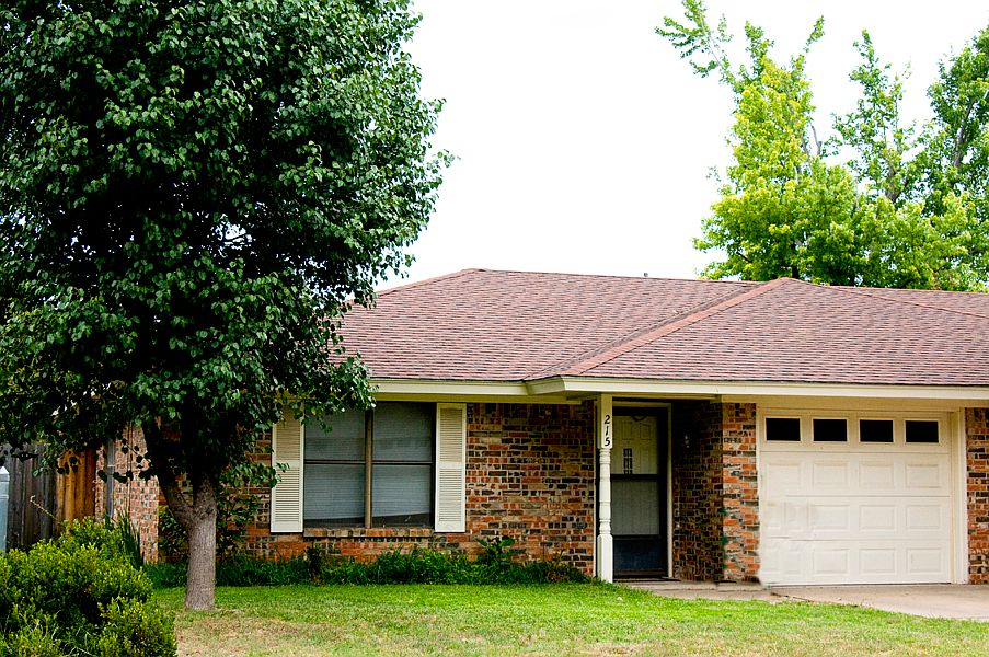 1st image of 215 Rosebud Dr