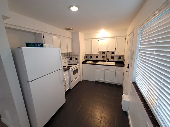 2nd image of 221 N Underwood St #221
