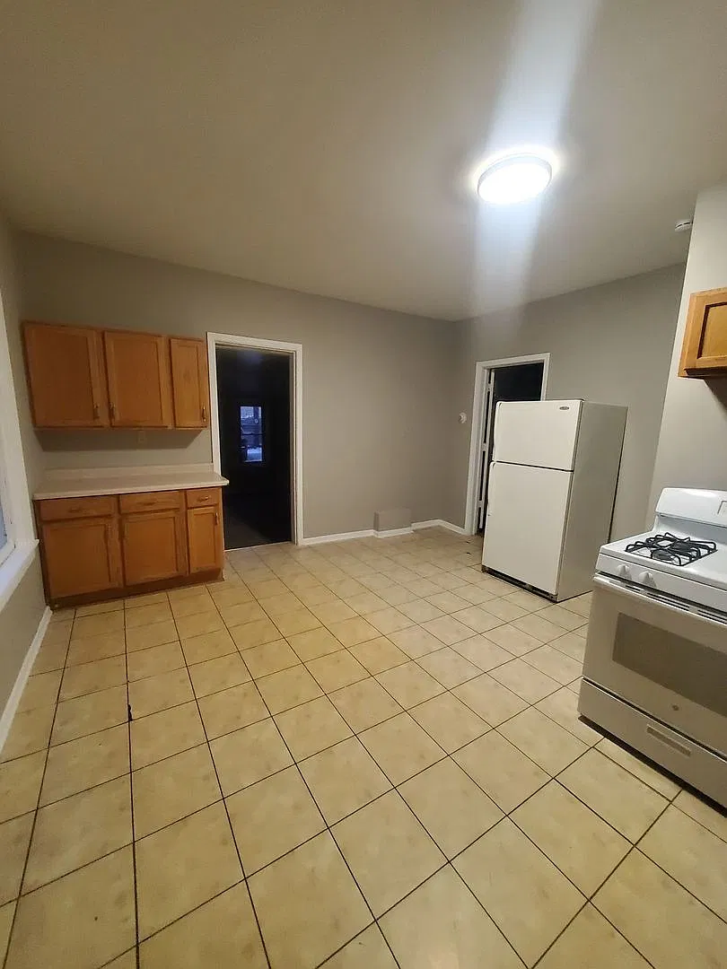 812 College Ave. - 3 Unit — Photo 3