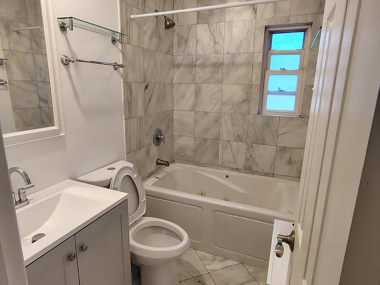 Full bathroom with jacuzzi