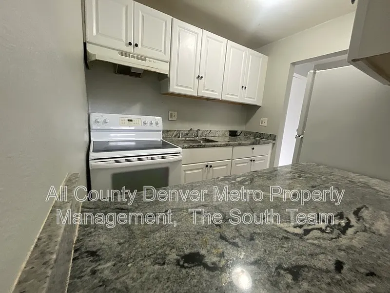 1590 Clinton St #3