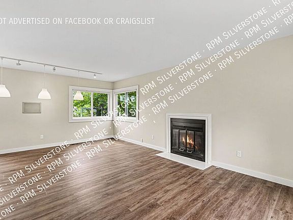 5th image of 452 Farmridge Ct
