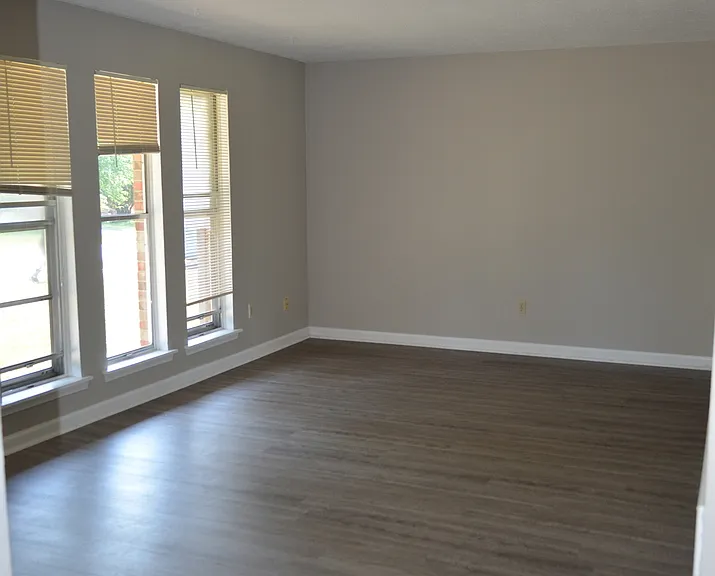 201-203 Maple Grove Way — Photo 3