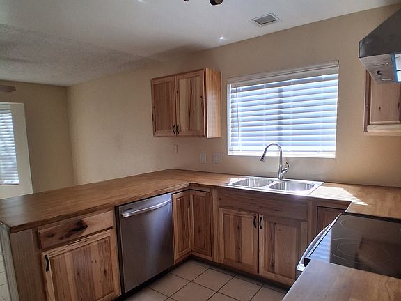 2nd image of 1455 E Kerry Ln