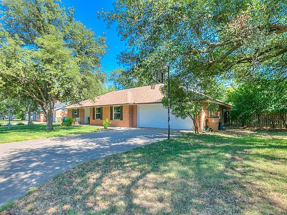 3rd image of 2643 Hemlock Dr