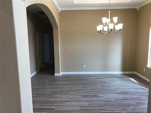 4th image of 1166 Hyde Park Dr