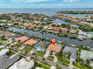 913 Allegro Ln, Apollo Beach, FL 33572