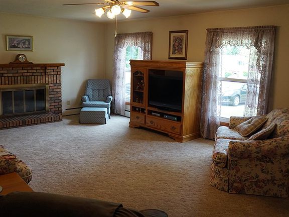 Spacious living room