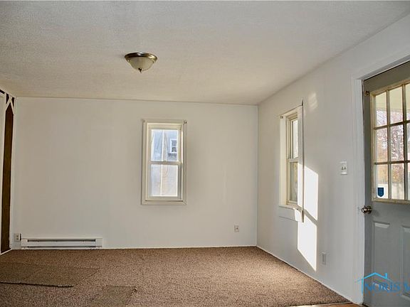 4th image of 101 E Market St