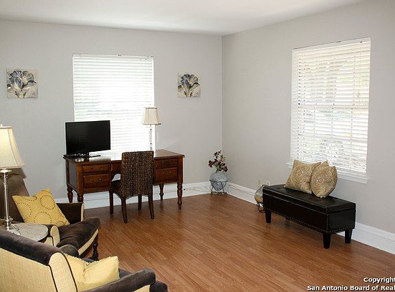 3rd image of 216 Dandelion Ln