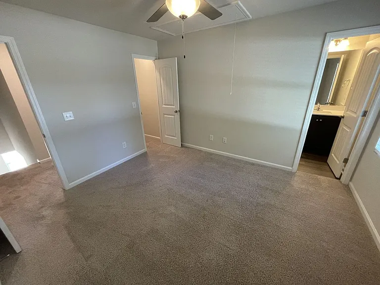 1028 Peony Ln — Photo 10