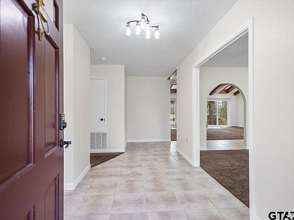 4th image of 2320 Grangeway Rd