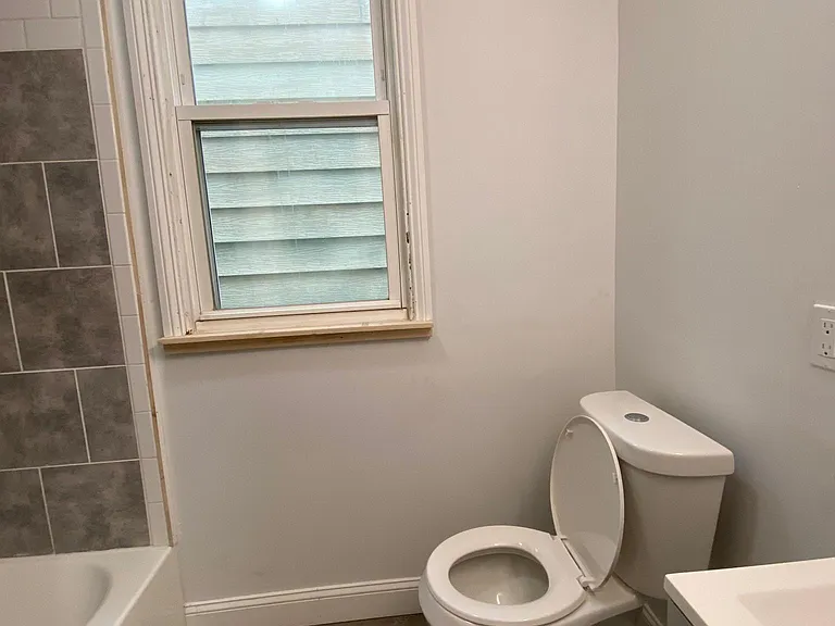 467 Hudson Ave — Photo 11