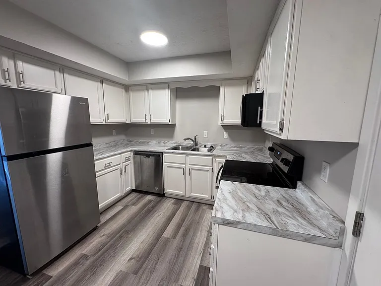 105 Grogan Cir — Photo 21