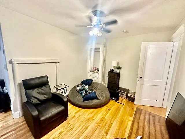 2 bed, 999 sqft, $3,690 — Photo 2
