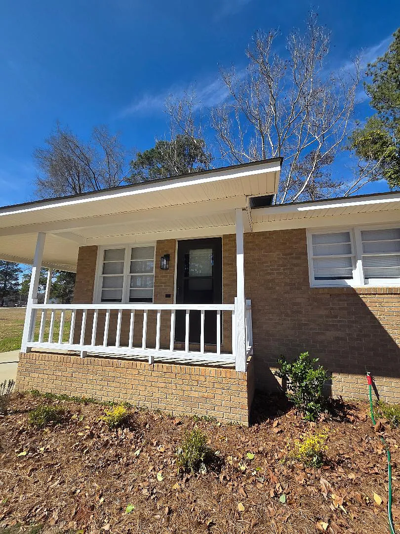3 bed, 1200 sqft, $1,250 — Photo 2