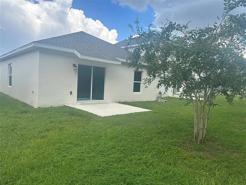 3 bed, 2.0 bath, 1432 sqft, $2,200 — Photo 2