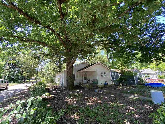 3rd image of 601 Waterman St
