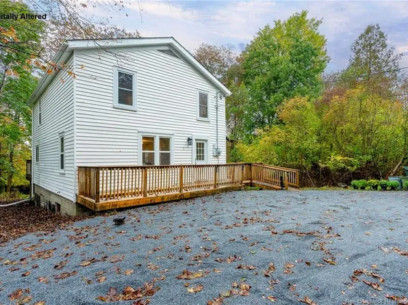 7 River Rd, Rothesay, NB E2E 2C5